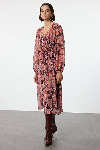 Trendyol Collection Rochie din șifon florală Midi Burgundy în linie A - Decolteu dublu cu căptușeală TWOAW25EL00431