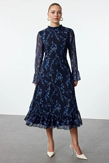 Trendyol Collection Modré šaty s květinovým vzorem A-silhouette Boho s stojáčkem midi podšité šifonovou tkaninou na zimu TWOAW25EL00173