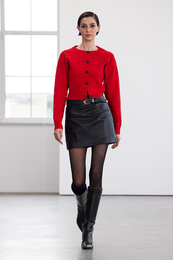 Trendyol Collection Limitovaná edice - Černá sukně s páskem z umělé kůže Twoaw25Sr00039