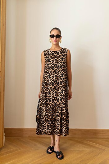 Askı Nişantaşı Φόρεμα Camel Leopard Print με λαιμόκοψη και λεπτομέρεια στο κάτω μέρος