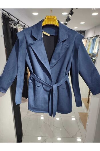Butik Суетна куртка з поясом і шнурком нового сезону