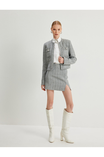 Koton Tweed Crop dzseki - kerek nyakú, bojtos részletekkel, zsebekkel és gyöngygombokkal