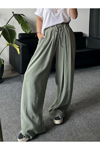 KÜBRA SÖYLEMEZ BOUTİQUE Green Green - Soft Textured Trousers with Elastic Waist