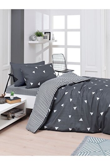 Eponj Home Gray Triangle Set of 2 Pillowcases