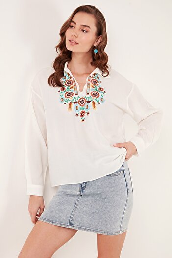 Lela Pamuklu Regular Fit Nakış İşlemeli Bluz  BLUZ 611BZ0181