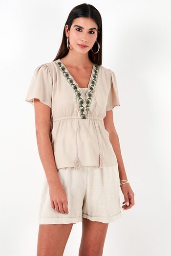 Lela Pamuklu Regular Fit Nakış İşlemeli Püsküllü Bluz  BLUZ 611BZ0282