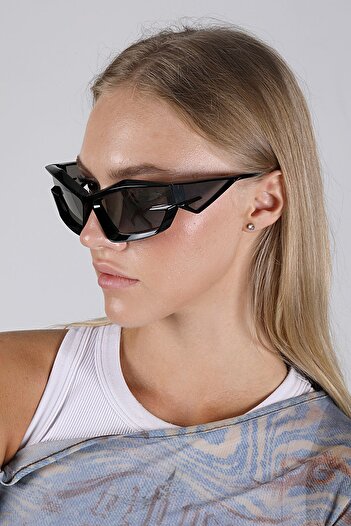 TomyHelf Modern Black Geometric Corner Sunglasses - Matte Framed