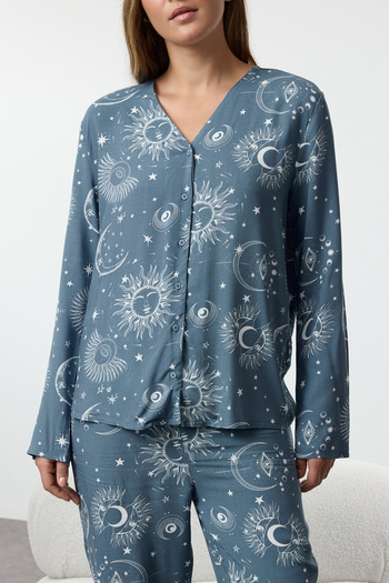 Trendyol Collection Set pijamale de damă din viscoză cu model Blue Galaxy - THMAW25PT00170