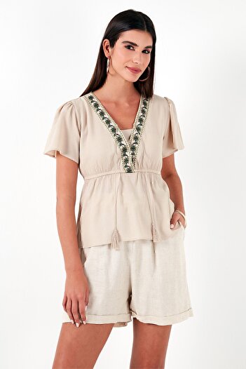 Lela Pamuklu Regular Fit Nakış İşlemeli Püsküllü Bluz  BLUZ 611BZ0282