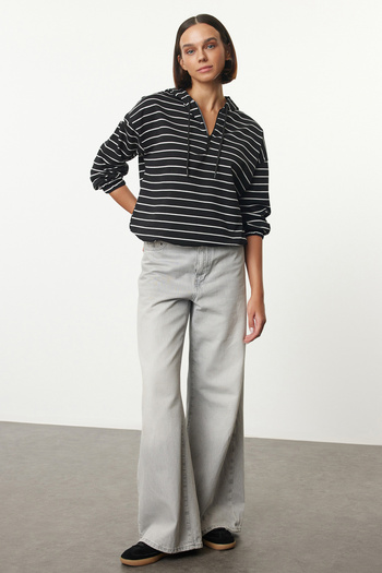 Trendyol Collection Černá pruhovaná mikina s kapucí - Twoaw25sw00274
