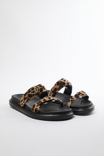 TRENDYOL SHOES Leopardí dvojitá přezka Hnědá tlustá podrážka Dámské pantofle TAKAW25TE00009