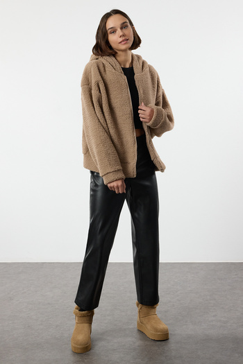 Trendyol Collection Χοντρό πλεκτό φούτερ Camel με κουκούλα με φερμουάρ - Twoaw25Sw00140