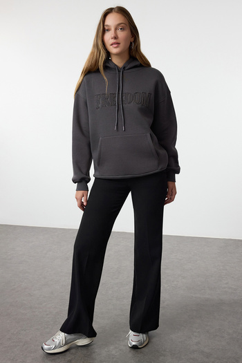 Trendyol Collection Anthracitová oversize mikina s kapucí a uvnitř robustní fleece - Twoaw25Sw00212
