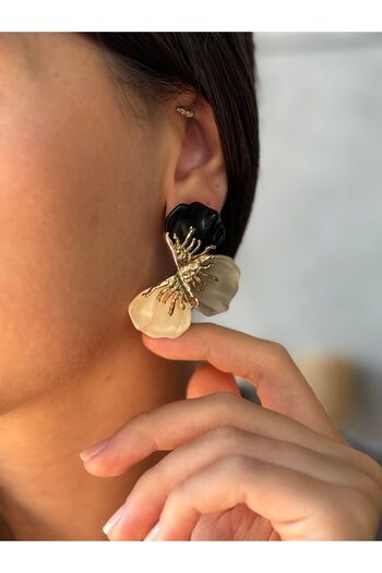 MioArt Ultra Quality Daisy Flower Enamel Flower Earrings
