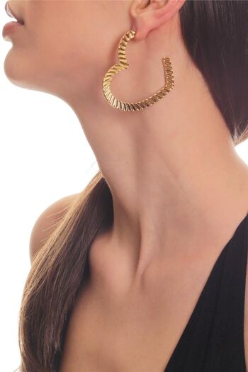 LABALABA Women's Gold Color Lacquer Plated Studded Model Studded Heart Earrings