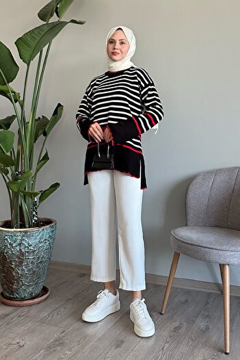 InStyle Black Knitwear Sweater with Knitted Neckline Stripe