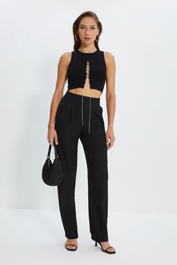 Trendyol Collection Schwarze, gerade geschnittene, plissierte Webhose TWOSS19WX0017