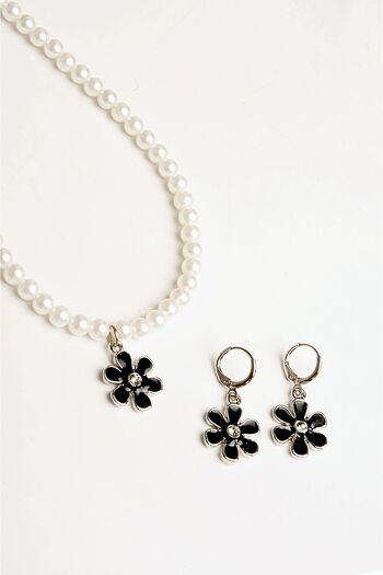EUROMODA Pearl Beaded Flower Design Necklace and Earring Set