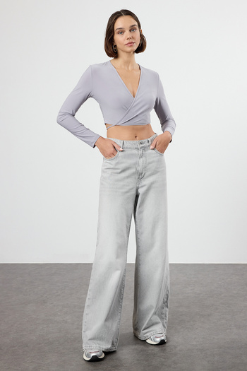 Trendyol Collection Light Gray Flexible Double Breasted Collar Crop Blouse - Fitting on the Body, Twoss21Bz0446