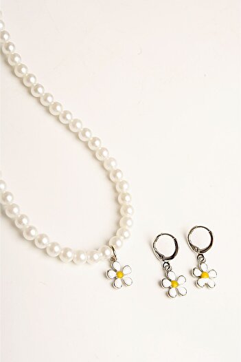 EUROMODA Pearl Beaded Daisy Design Necklace and Earring Jewelry Set