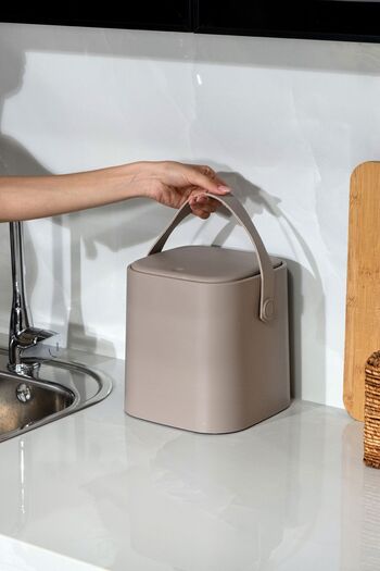La Casa Art 4 Liter Countertop Kitchen Magician Trash Can - Smart Lid, with Handle and Lock System