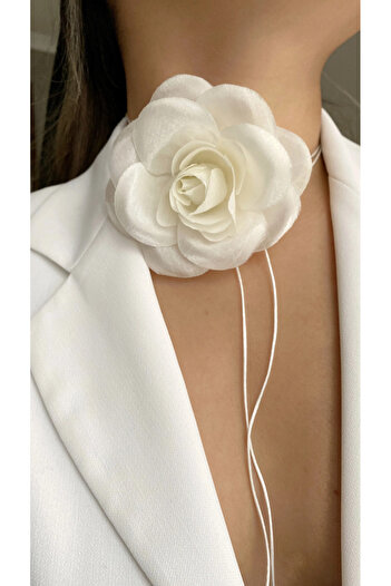 Âlâ Atelier Floral Patterned Lace-up Choker Necklace - Rose Name