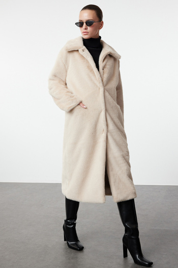 Trendyol Collection Dlouhý kožešinový oversize kabát - Ecru Twoaw25Kb00052