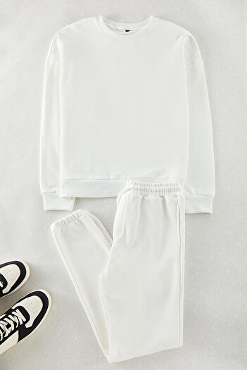 Trendyol Collection Ecru Oversize Sweatshirt - Sweatpants and Men's Shorts 3-Piece Set Tedaw25Em00003