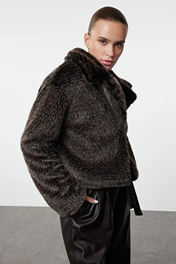 Trendyol Collection Tmavě hnědý kožich Regular Fit TWOAW25MO00158