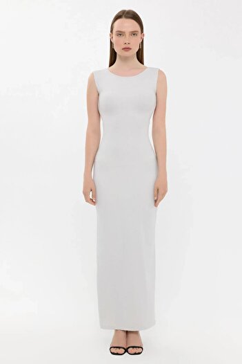 Hiccup Bodycon Maxi Φόρεμα - Λεπτομέρεια με λαιμόκοψη και πλάτη