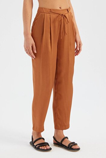 Hiccup High Waist Strap Pleat Cut Carrot Trousers