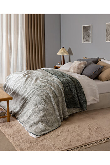 Madame Coco Nord Double Sherpa Blanket - Khaki Color