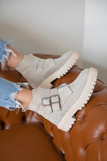 STRASWANS Soft Women's Buckle Detail Genuine Suede Leather Boots Beige