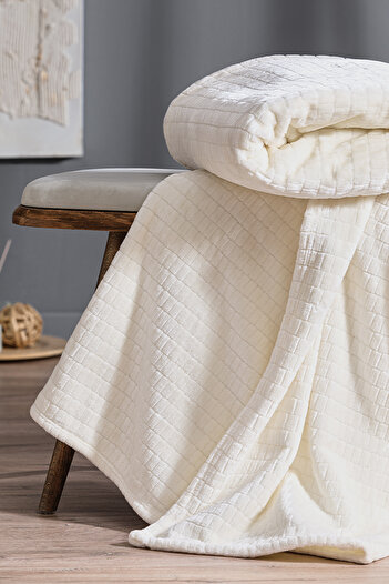 Puffy Trinity Wellsoft Tv Blanket - Champagne