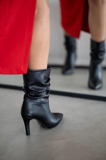 sovrana Bellows Thin Heeled Boots Black