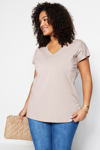 Trendyol Curve Koszulka z bawełny z dekoltem w serek Boyfriend w kolorze taupe - TBBSS22BF0036