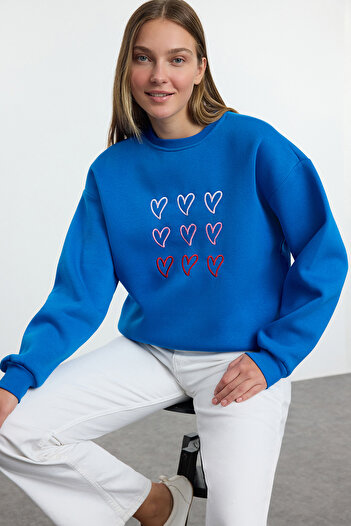 Trendyol Collection Fleecová oversize mikina se srdcem - Saks Twoaw25Sw00198
