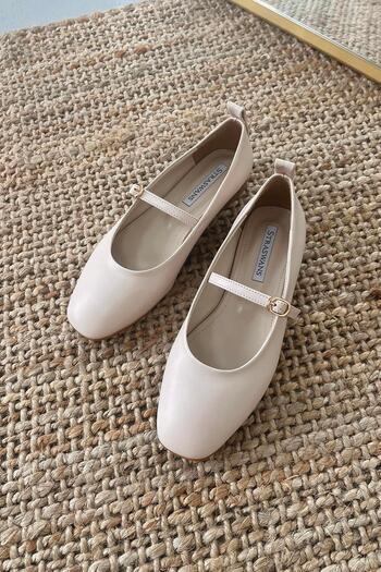 STRASWANS Smolder Women's Belt Detail Leather Ballerinas Beige