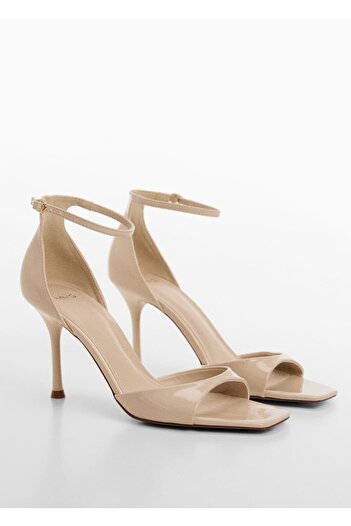MANGO Woman Sandalen mit Absatz in Lackleder-Optik