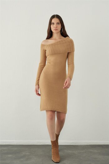 SHERIN Camel Asymmetrical Off Shoulder Knitwear Dress