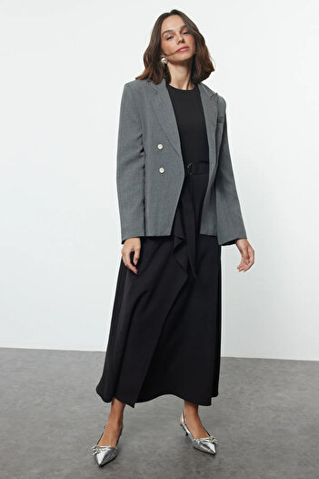 Trendyol Modest Μαύρη ζώνη αμάνικο φόρεμα Gilet - Μπροστινή λεπτομέρεια TCTAW25EB00088