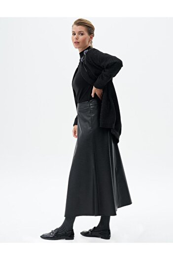 Kayra Black Jacket - Ribbed and Brooch Detailed