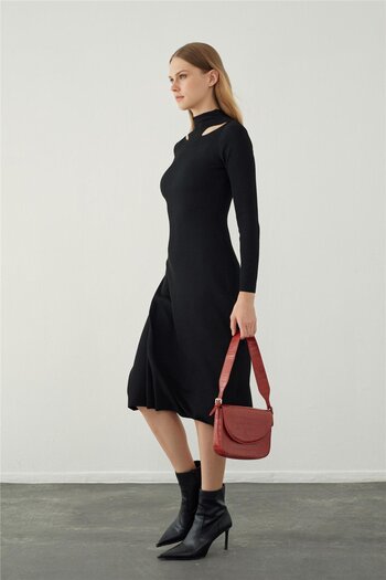 SHERIN Black Off-the-Shoulder Midi Knitwear Dress