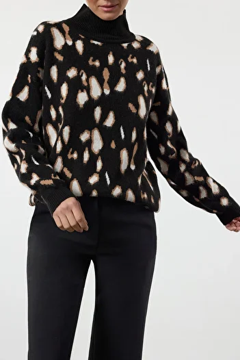 Edit by Trendyol Schwarzer Strickpullover mit Stehkragen – weicher Textur TEDAW25KZ00021