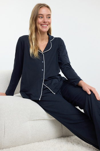 Trendyol Collection Detailní sada pleteného pyžama v námořnické modré barvě Thmaw25Pt00199
