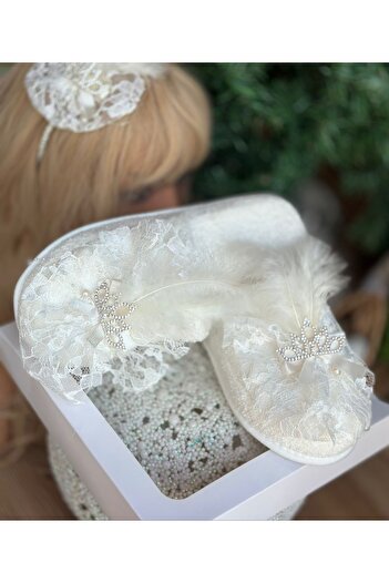 QUEEN AKSESUAR Crystal Jewelled Lace Bridal and Maternity White Slippers with Brooch