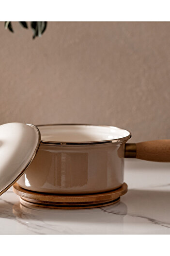 Madame Coco Bonneville Sauce Pot - Stylish and Functional Design