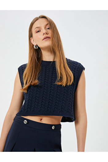 Koton Gemusterter kurzer Strickpullover mit Rundhalsausschnitt