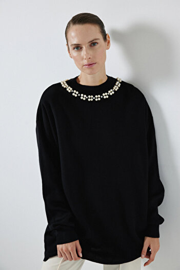 Touché Privé Pearl Collar Sweater