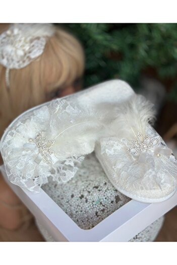 QUEEN AKSESUAR Crystal Jewelled Lace Bridal and Maternity White Slippers with Brooch